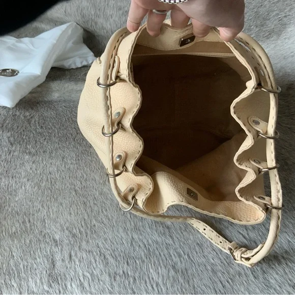 FENDI Cream pebbled Leather Handbag - Picture 6 of 12